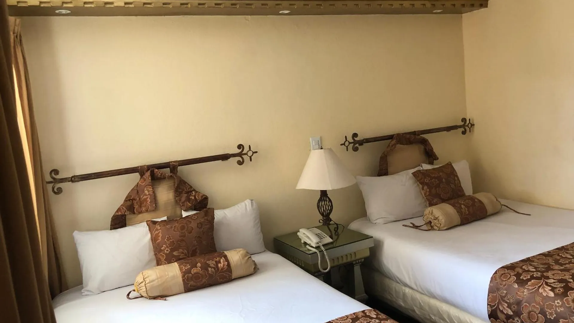 Hotel Elena Puebla