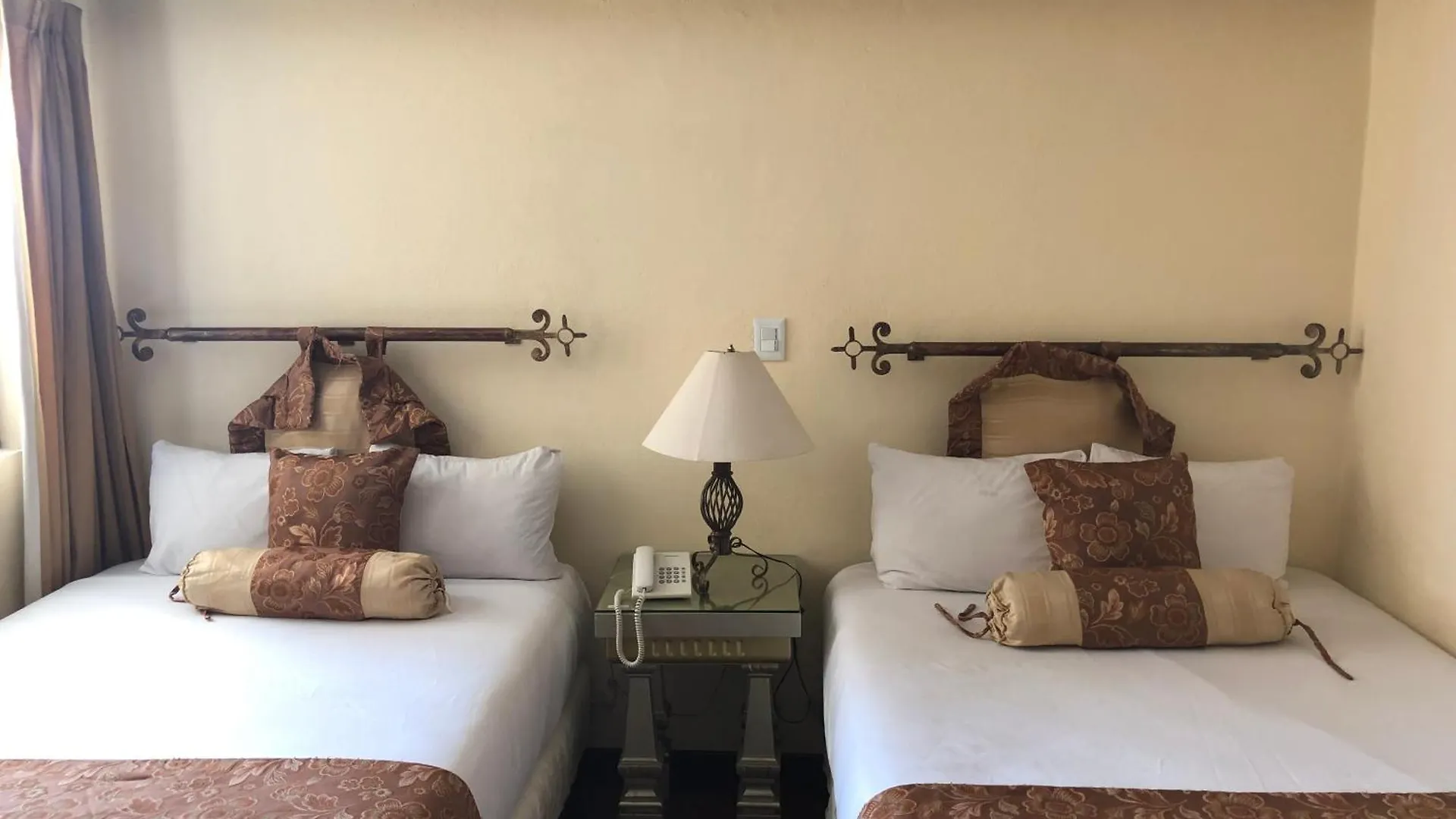 Hotel Elena Puebla
