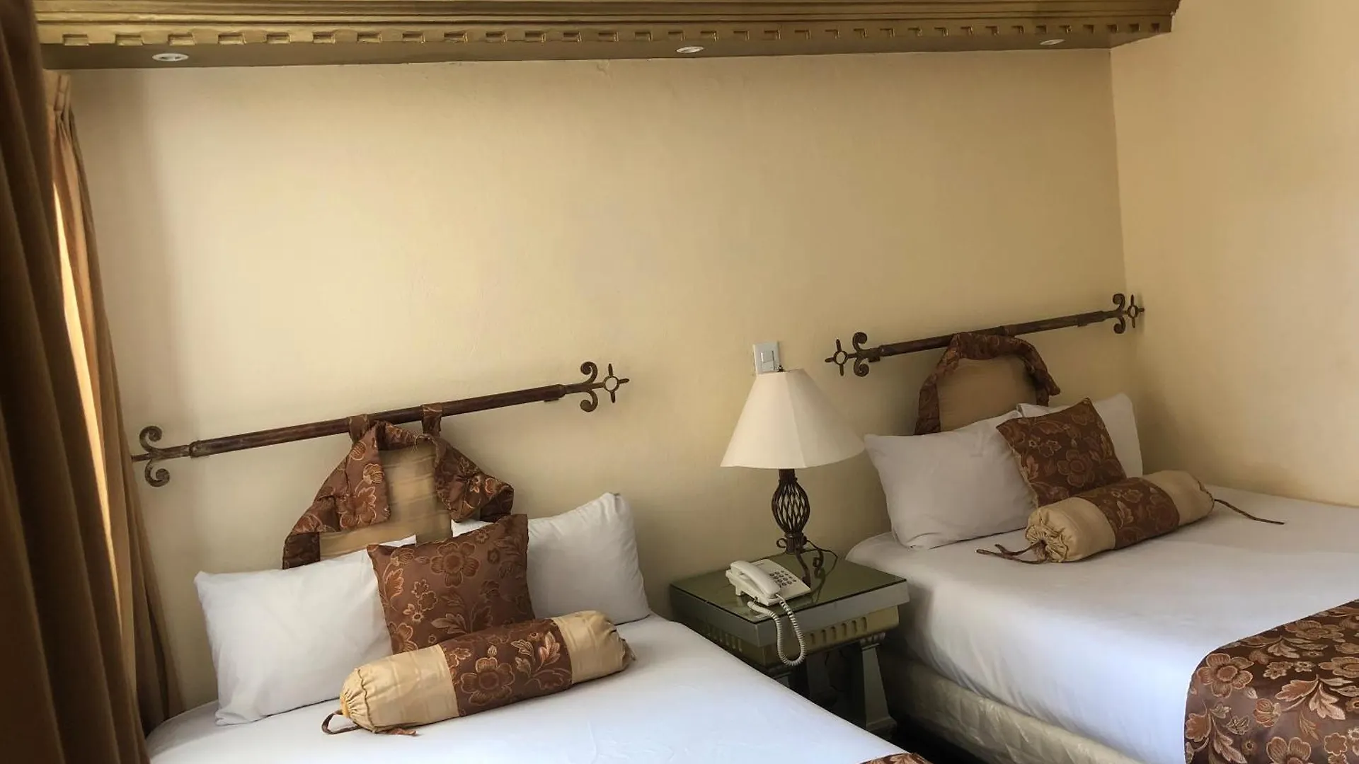 Hotel Elena Puebla